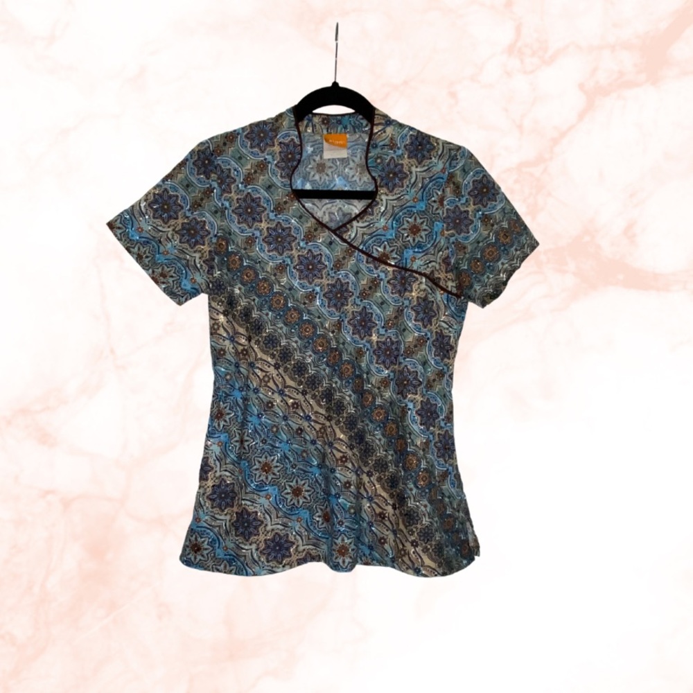 Élan by Barco Blue/Green floral scrub top